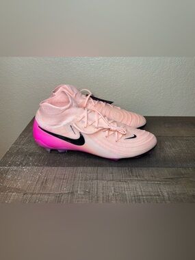 Nike Phantom Luna 2 Elite FG “Prism Pack”
- Size 10.5 Men.